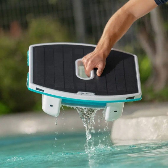 Dolphin Skimmi robot skimmer solar